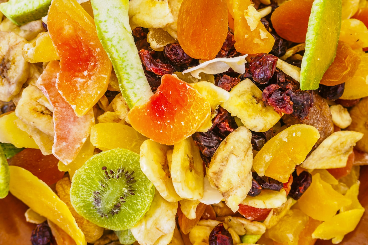 Nüsse und getrocknete Früchte als Snack ohne Industriezucker