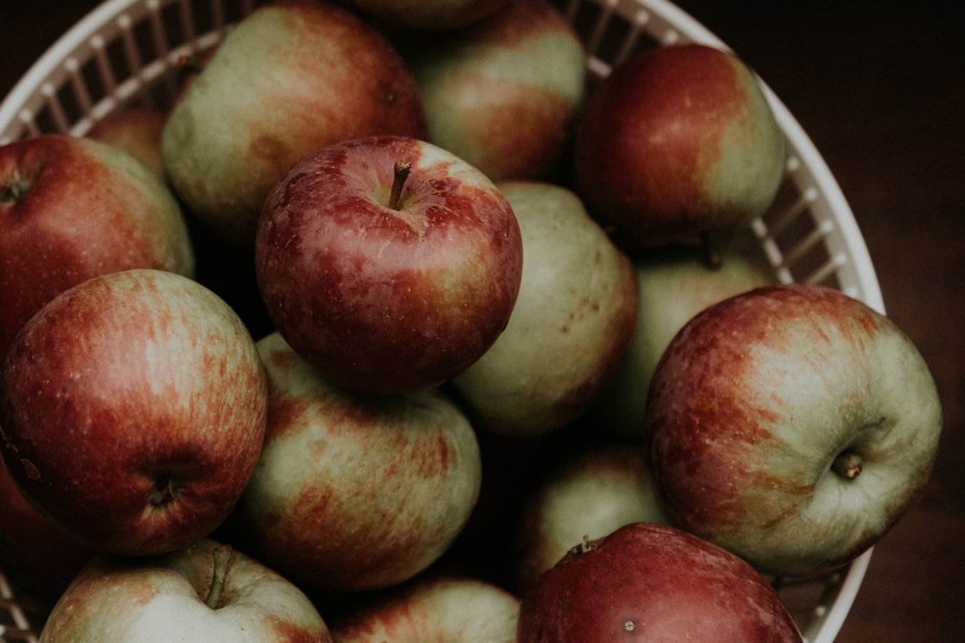 Rote Äpfel nebeneinander